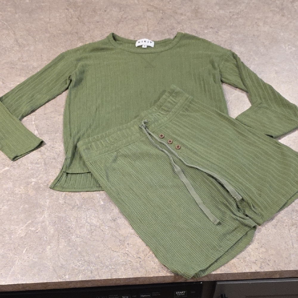 Women's Olive Green Ribbed Loungewear Set - Cozy Pajama Top & Shorts